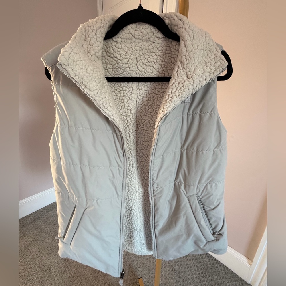 The North Face Sherpa Lined Puffer Vest Women’s Medium Cream Fleece Collar